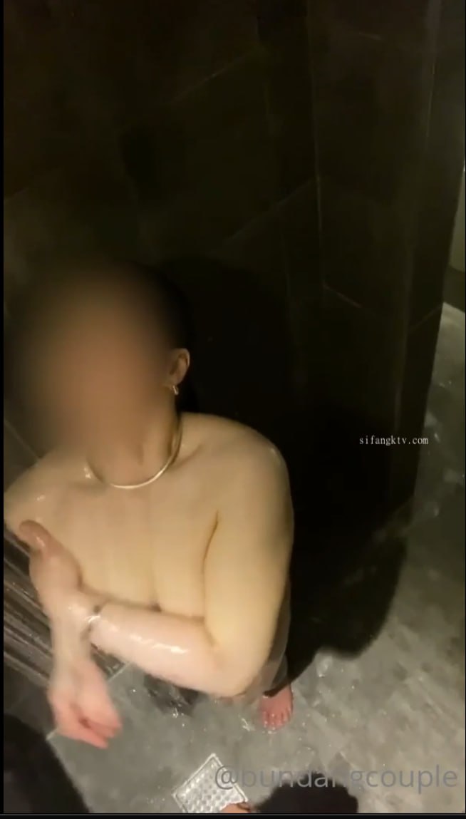 CAWD-167 搞到肉棒硬梆梆般的乳頭玩弄追擊 射了11發依舊微笑挑逗W乳頭婊子 樋口三葉 乙葉可憐